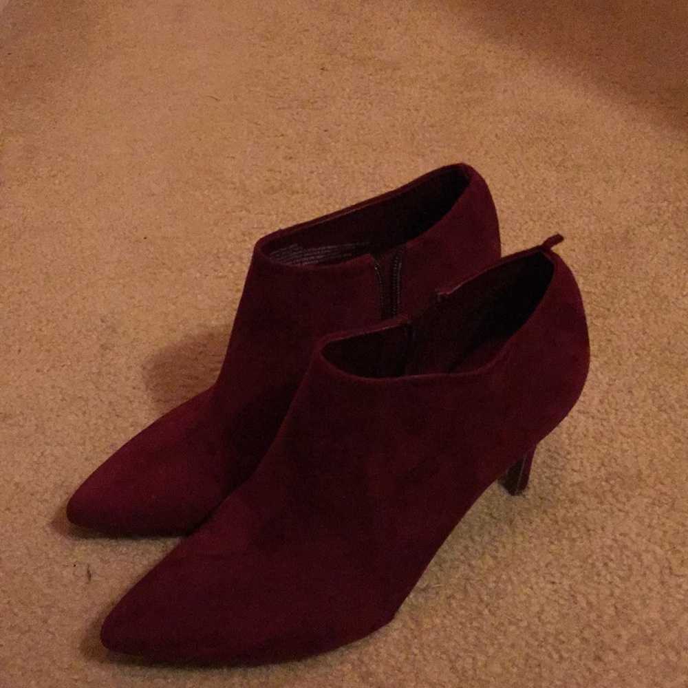 EUC Old Navy burgundy suede heels. Sz 10 - Picture 2 of 4